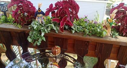 Simple Stay for Family and Friends, 2-bedroom upstairs apartment in Boardman.