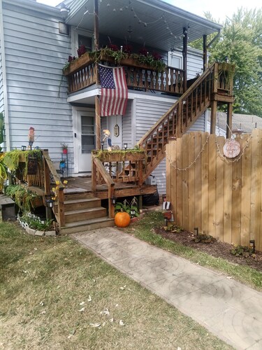 Simple Stay for Family and Friends, 2-bedroom upstairs apartment in Boardman.