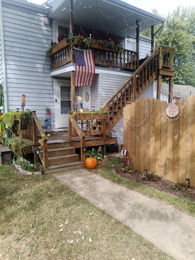 Simple Stay for Family and Friends, 2-bedroom upstairs apartment in Boardman.