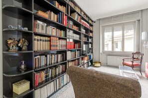 Living area - Stylish 1 br Close to Duomo (Milan)