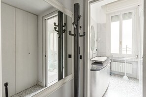 Shower, towels