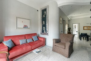 Living area - Stylish 1 br Close to Duomo (Milan)