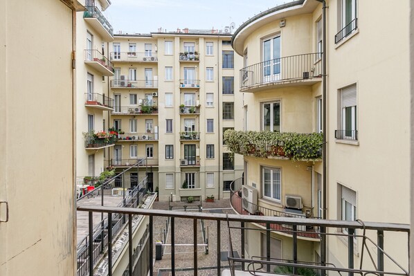 Property grounds - Stylish 1 br Close to Duomo (Milan)