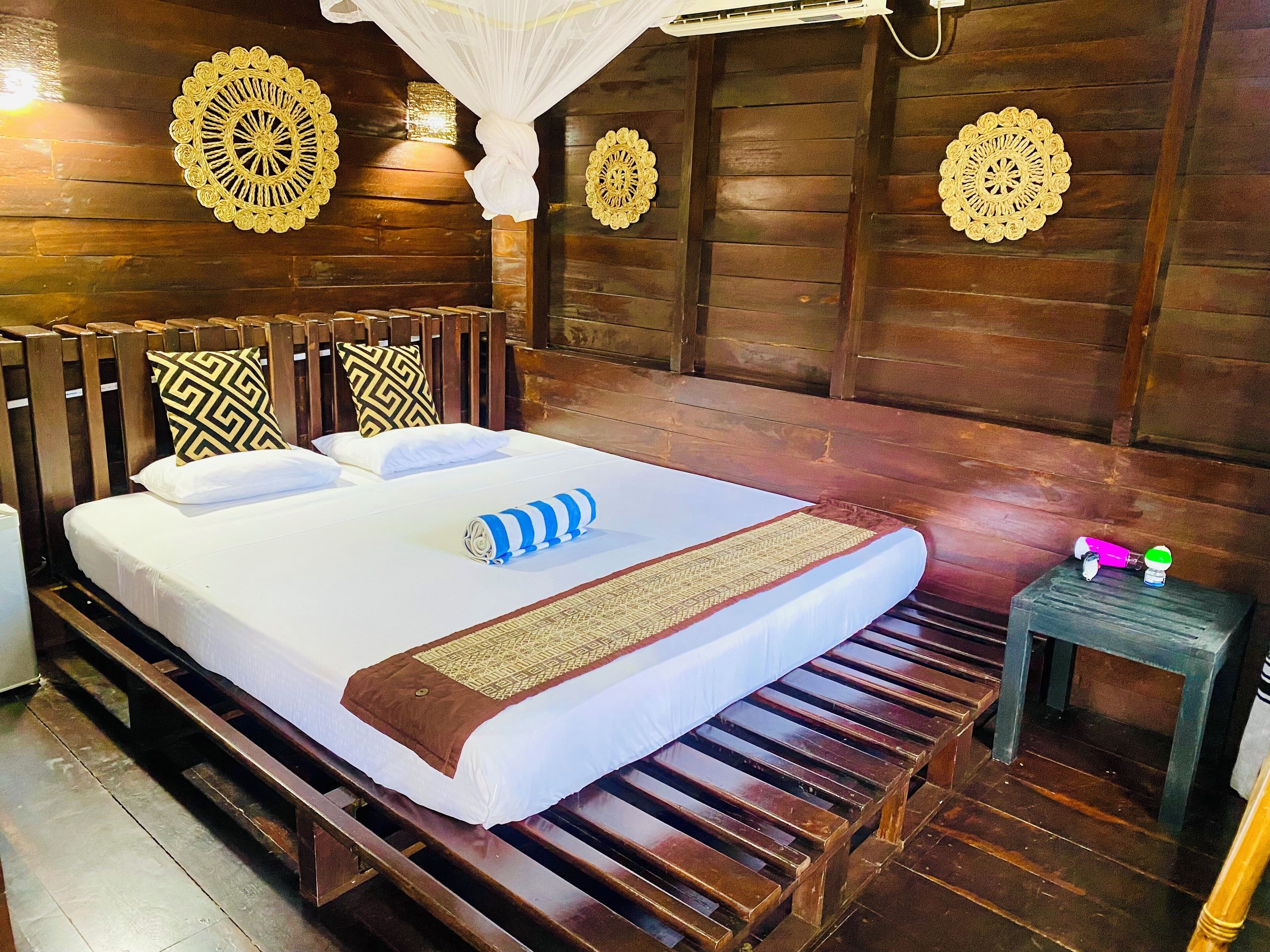 Alpehytte – deluxe, balkong, hageutsikt | Skrivebord, skrivebord for bærbar PC, lydisolert og wi-fi (inkludert)