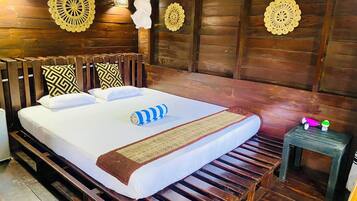 Alpehytte – deluxe, balkong, hageutsikt | Skrivebord, skrivebord for bærbar PC, lydisolert og wi-fi (inkludert)