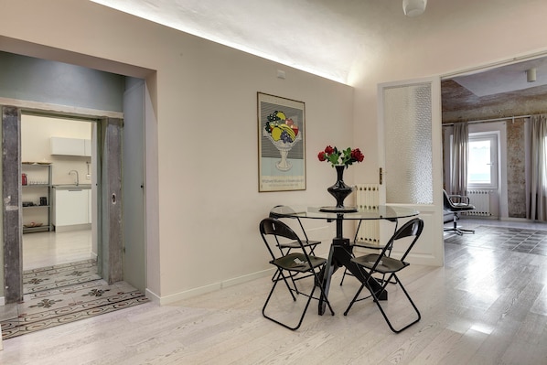 Appartement, 1 chambre | Salle à manger