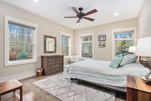 3 soverom, skrivebord, strykejern/-brett og wi-fi (inkludert)