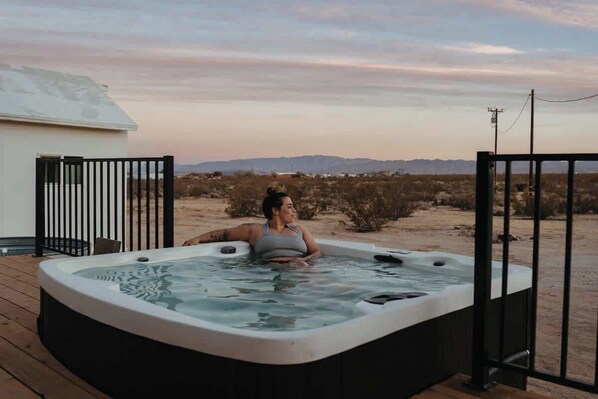 مغطس سبا خارجي