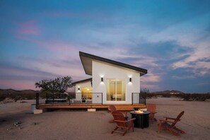 Terrace/patio - ShangriLa • 5-Acres, Hot Tub, Soak Pool, Firepit (Joshua Tree)