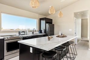 Kühlschrank, Ofen, Herdplatte, Geschirrspüler