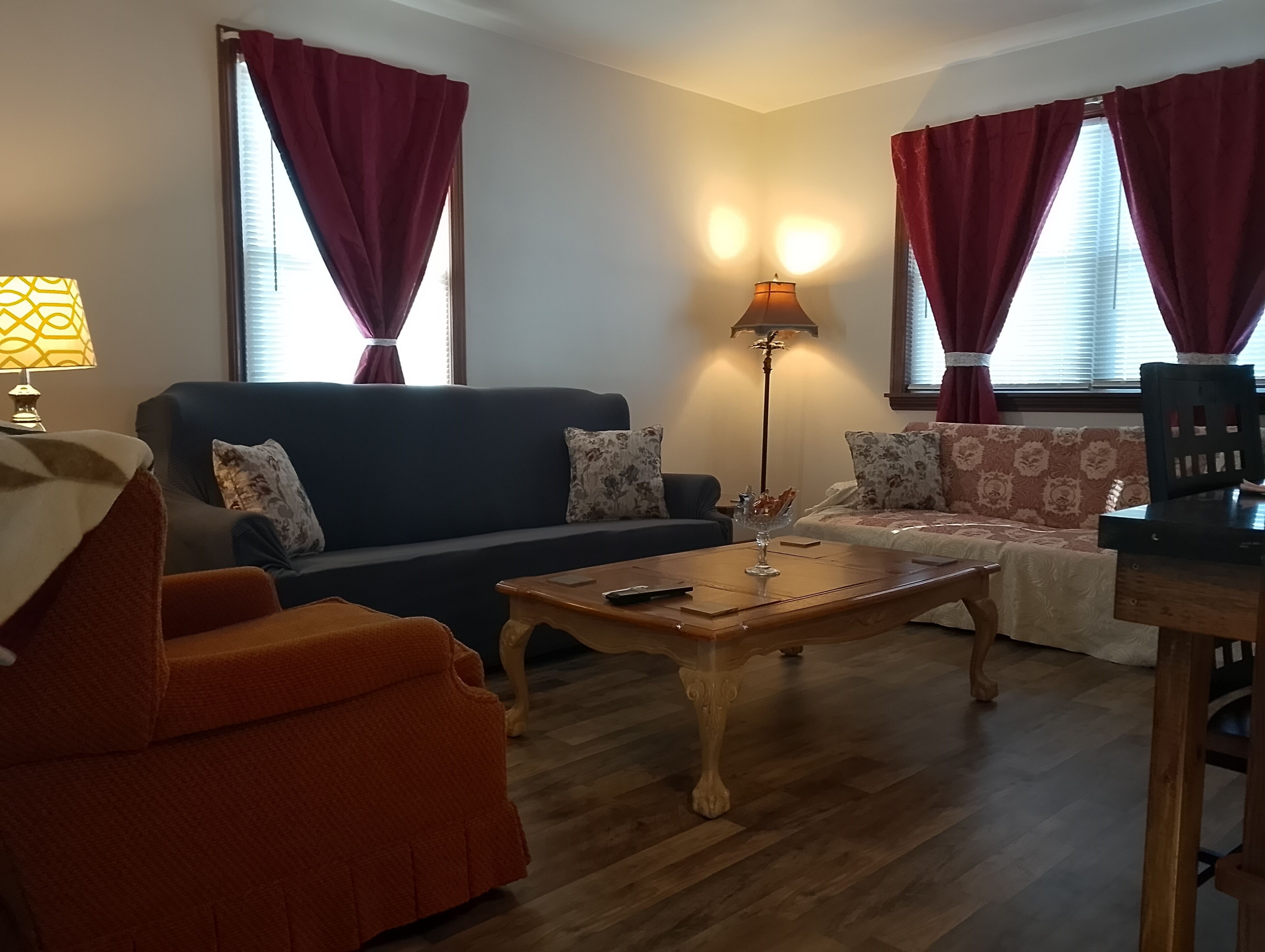 "Simple Stay"  Conveniently Located To Everything! - Youngstown, OH
