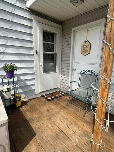 "Simple Stay"  Conveniently located to everything!