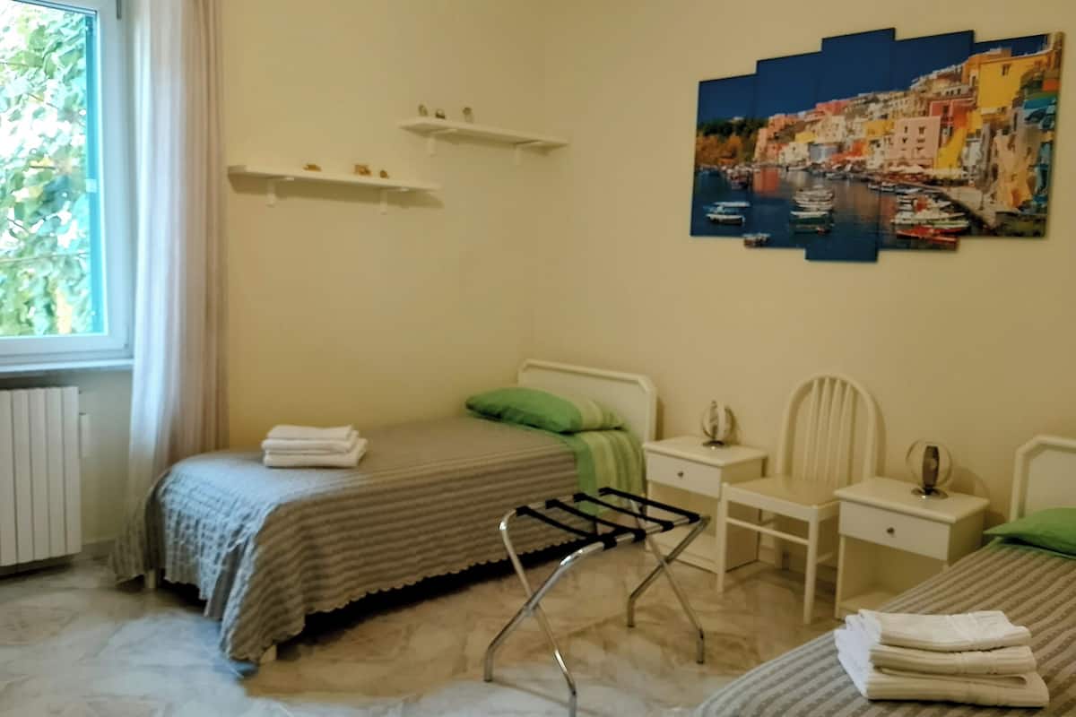 Procida | Äänieristys, silitysrauta/-lauta, ilmainen Wi-Fi