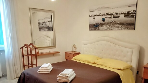 Vesuvio | Soundproofing, iron/ironing board (on request), WiFi (free) - Antoniet (Naples)