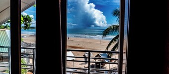 Golden Beach Hotel & Restaurant