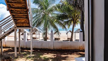 Standard-Dreibettzimmer, Mehrere Betten, Klimaanlage, Meerblick | Strand-/Meerblick