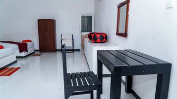 Familienzimmer, Mehrere Betten, Klimaanlage, Meerblick | Schallisolierte Zimmer, Bettwäsche