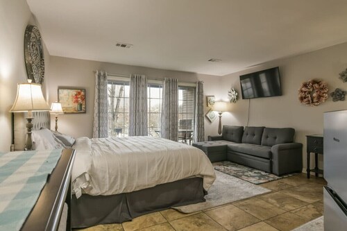 Serene Escape in the Heart of Fall Creek