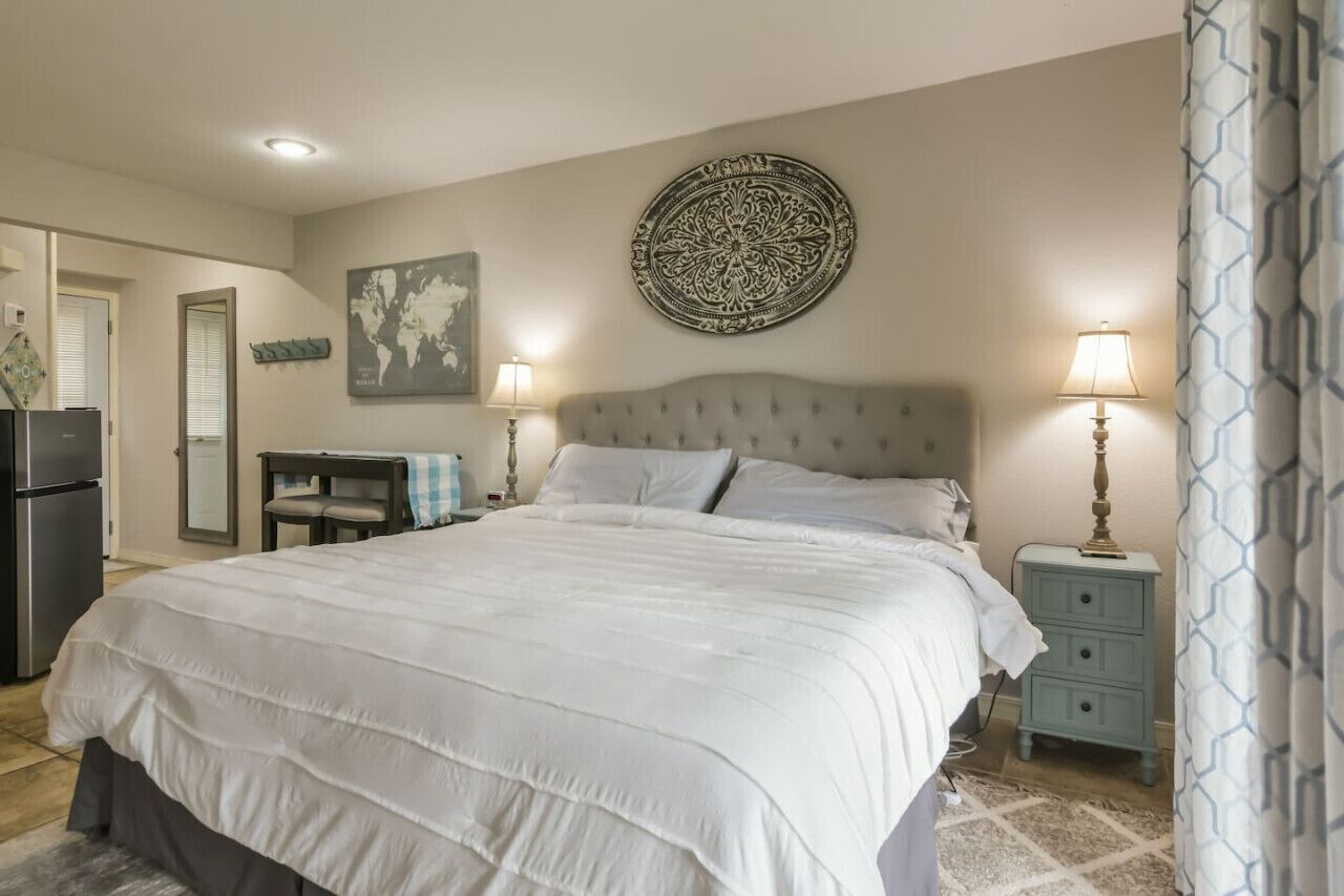 WiFi (無料)、ベッドシーツ