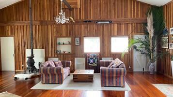 House | 5 bedrooms, Internet