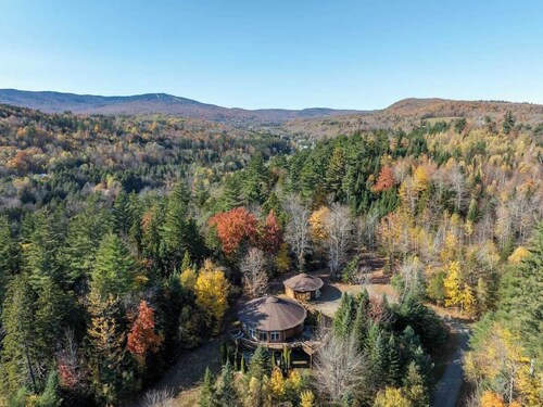 The Round House | 4 Miles from Mt Snow w/ Hot Tub!
