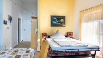 1 Schlafzimmer, Schreibtisch, Bügeleisen/Bügelbrett, Reisekinderbett