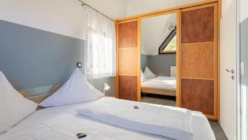 1 Schlafzimmer, Schreibtisch, Bügeleisen/Bügelbrett, Reisekinderbett