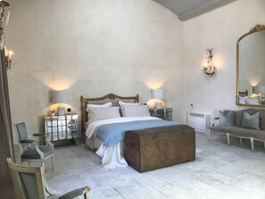 1 bedroom, in-room safe, travel crib, free WiFi - Bridal suite (Vaison-la-Romaine)