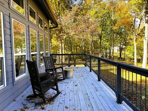 Terrace/patio - Leiper’s Retreat: Family|Artists|Friends|Girl Trip - Creativity Found (Franklin)