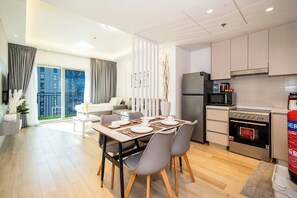 Apartamento, balcón, vistas a la ciudad | Zona de estar