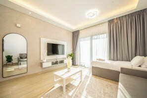 Apartamento, balcón, vistas a la ciudad | Zona de estar
