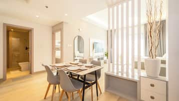 Apartment, Balcony, City View | Living area