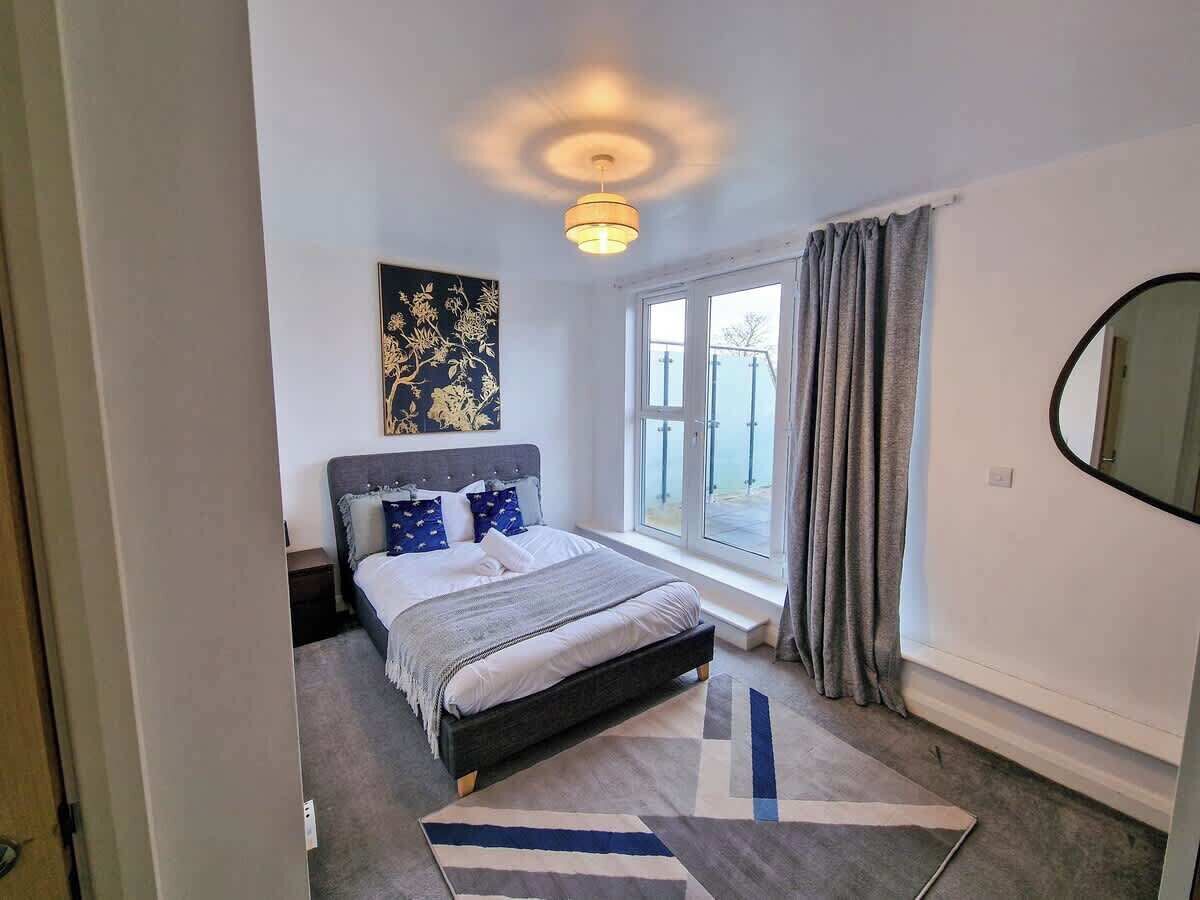 3 Schlafzimmer, Schreibtisch, Bügeleisen/Bügelbrett, Reisekinderbett