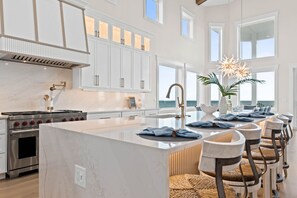 Fridge, microwave, oven, stovetop - Paradise Palms, Ocean Isle Beach (Ocean Isle Beach)