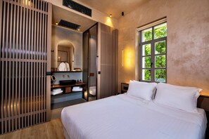 Shower, hair dryer, bathrobes, slippers - Nearchou Boutique Hotel (Chania)