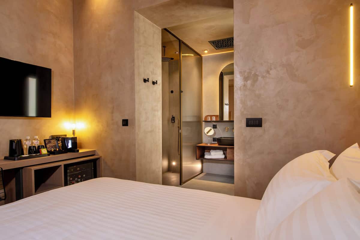 1 slaapkamer, luxe beddengoed, een minibar, een laptopwerkplek