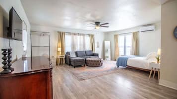 1 slaapkamer, een strijkplank/strijkijzer, wifi, beddengoed