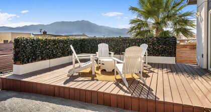 Desert Luxury: Pool, Pickleball, Golf & Game Room