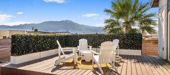 Desert Luxury: Pool, Pickleball, Golf & Game Room