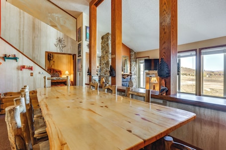 Interior. Walk to Ski Lift & Hiking: Granby Ranch Condo!