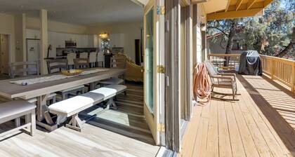 Game Room & Deck: Modern Frazier Park Home!