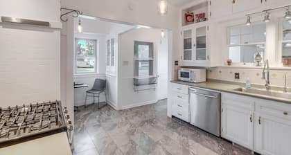 Walk to Main Street: Charming Roswell Home!