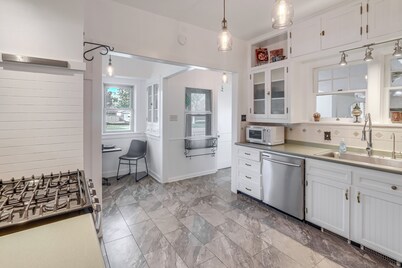 Walk to Main Street: Charming Roswell Home!