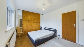 3 bedrooms, iron/ironing board, bed sheets