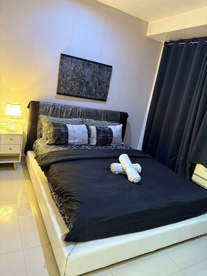 Family Apartment, Balcony, City View | 2 bedrooms, blackout drapes, soundproofing, free WiFi - 2 bedroom with 2 Balconies Skyline View (Makati)