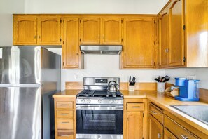 House (3 Bedrooms) | Interior - Water-view Home w/ Hot Tub in Lake Elsinore! (Lake Elsinore)