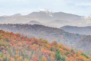 Interior - Near Hikes & Waterfalls: Smokey Mtn-view Haven! (Franklin)