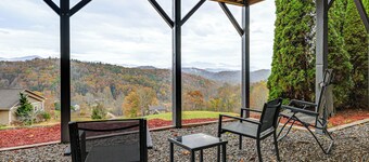Near Hikes & Waterfalls: Smokey Mtn-view Haven!