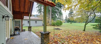 Hike, Fish & Swim: Packwood Home on Golf Course!