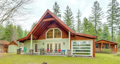 Ski, Fish & Explore: Packwood Home w/ Sauna!
